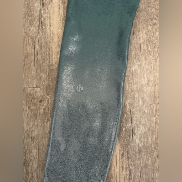 Lululemon Wunder Train High-RiseTight 25" Foil
Gradient Forest_Storm Teal size 4 - Picture 5 of 8